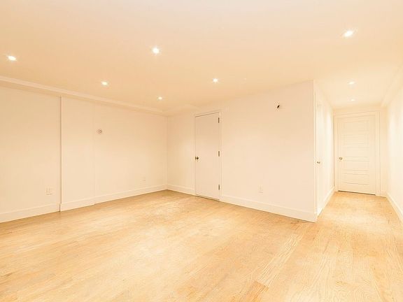 2nd image of 15 Monaco Pl #1