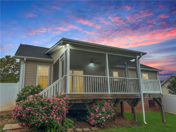 816 Ridge View Ter, Rural Hall, NC 27045