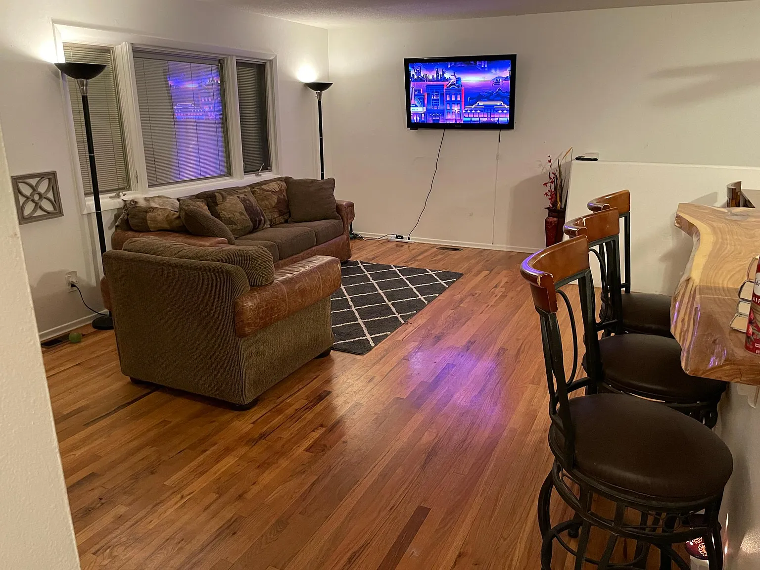 4 bed, 1824 sqft, $2,000 — Photo 3