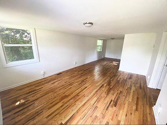 4th image of 101 Freeman Dr #1/2