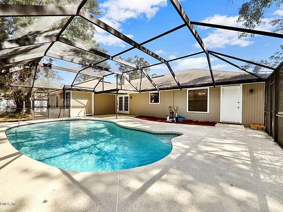 4th image of 506 Lazy Meadow Dr E
