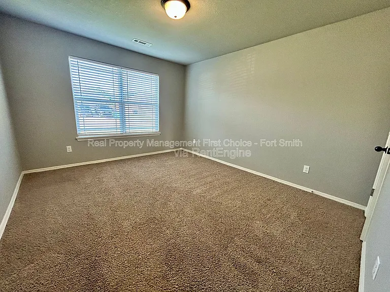 423 Ridge Point Dr — Photo 18