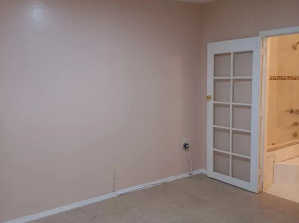 8837 N Crescent Dr, Miramar, FL 33025