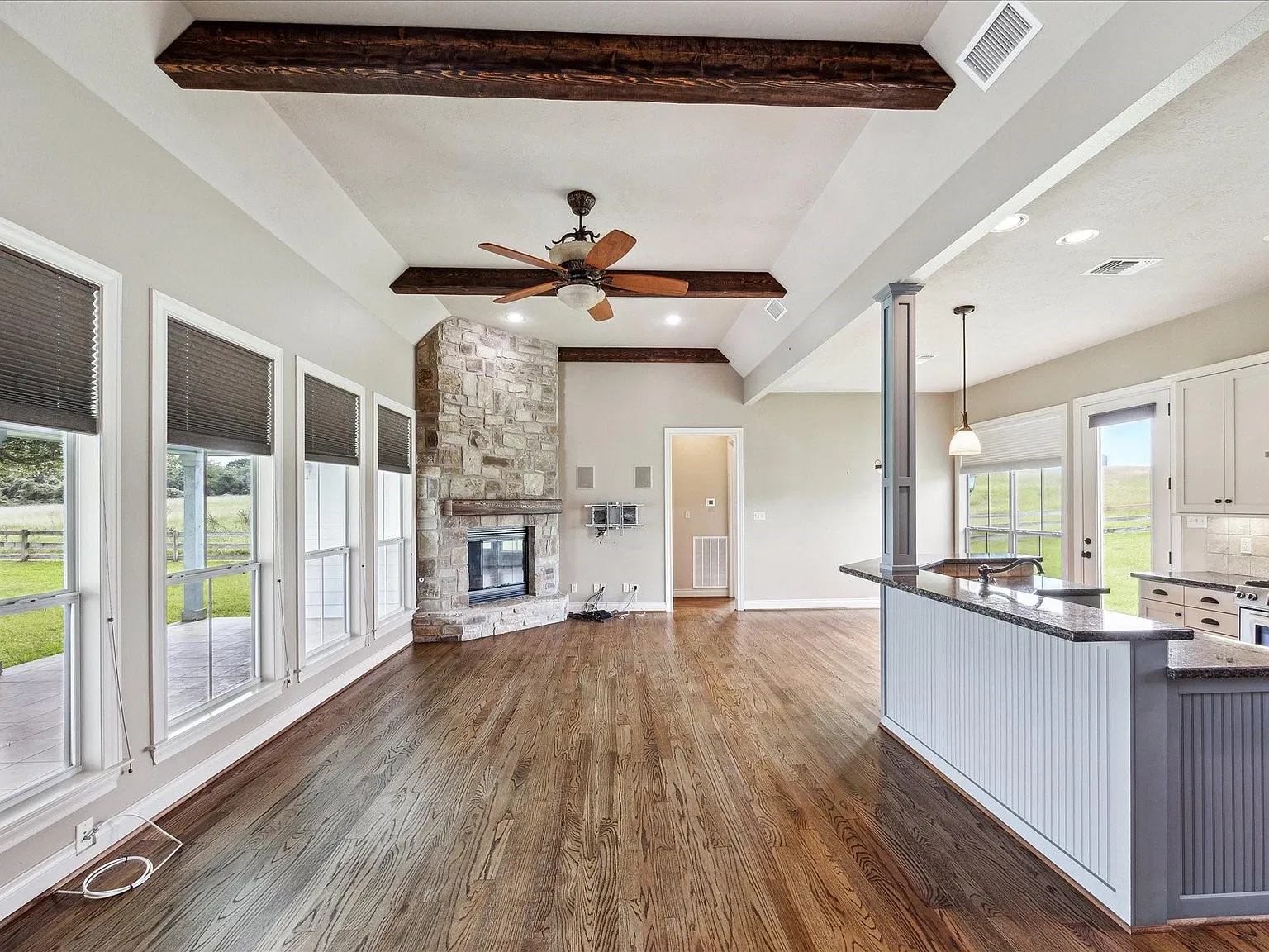 3 bed, 2.0 bath, 1464 sqft, $2,500 — Photo 4