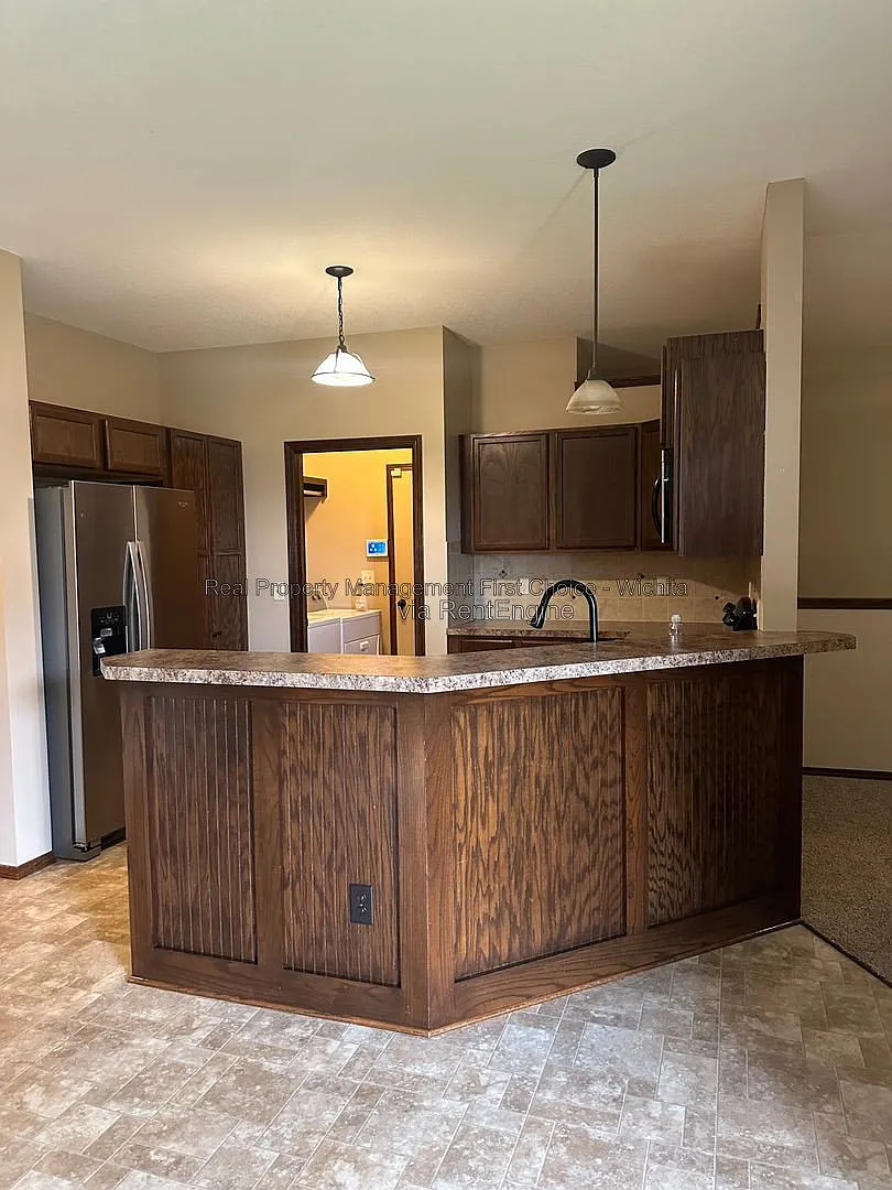 4 bed, 3.0 bath, 2195 sqft, $2,150 — Photo 4