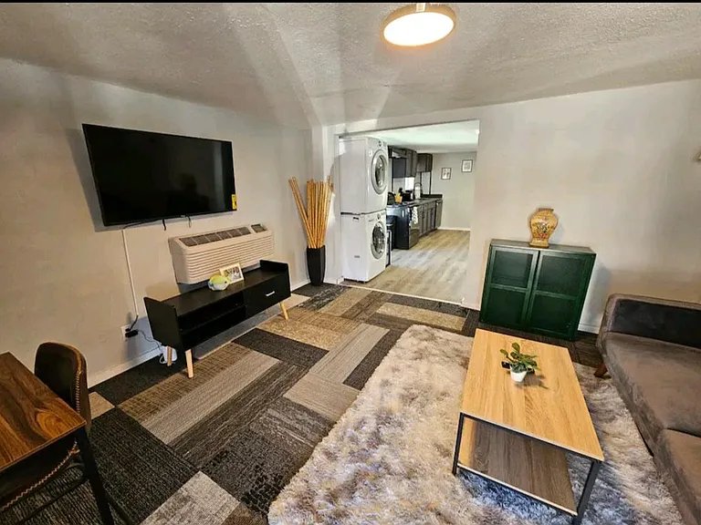 227 W Washington Ave — Photo 6