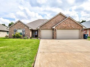 5321 Grizzly Ln, Enid, OK 73703