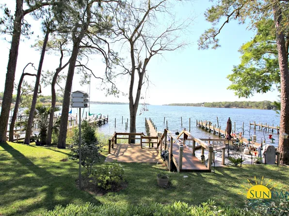 906 Regatta Dr, Niceville, FL 32578