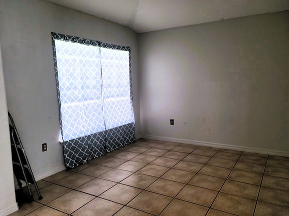 4th image of 106 Nassau Pl