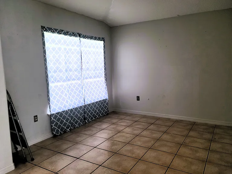 106 Nassau Pl — Photo 4