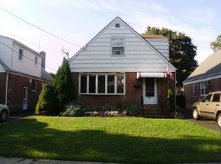 660 2nd Pl, Garden City, NY 11530