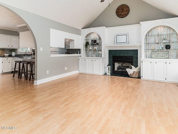 5th image of 604 Lancelot Drive