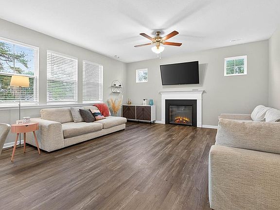 4th image of 1014 Mains Creek Rd