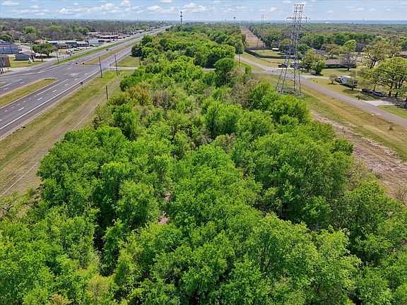 3rd image of Land N Lacy Dr