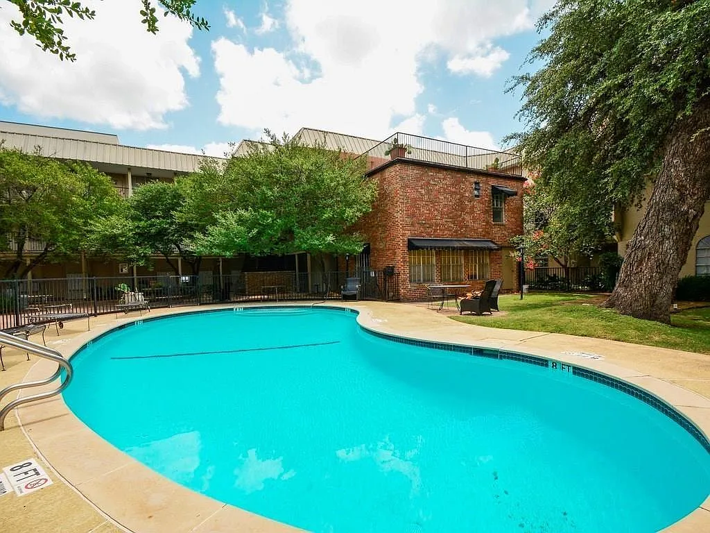 2 bed, 2.0 bath, 1005 sqft, $1,625 — Photo 4