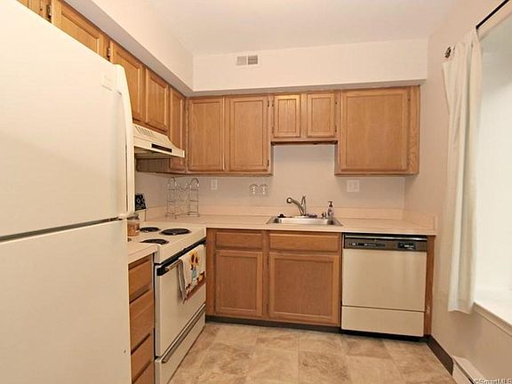 4th image of 97 Candlewood Dr