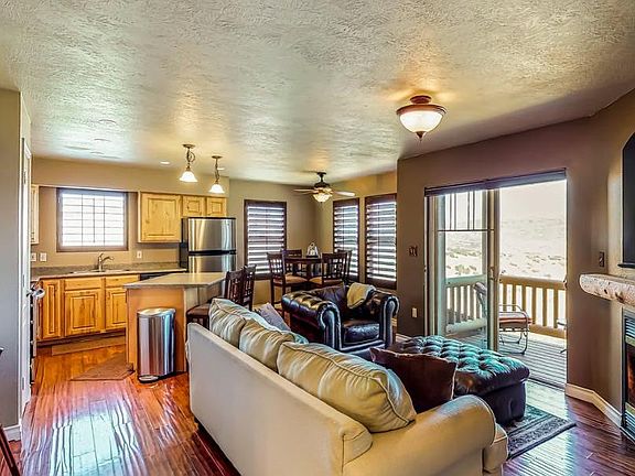 Living Room / Kitchen