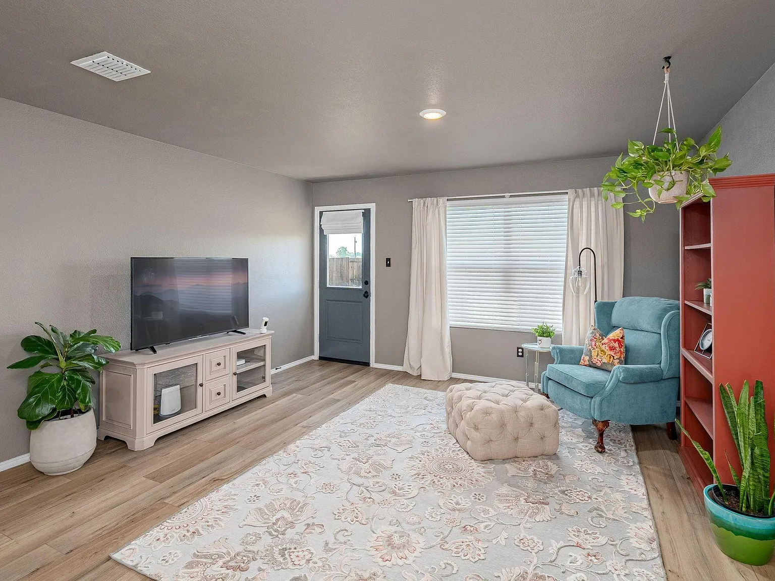 727 Cochran Drive — Photo 3