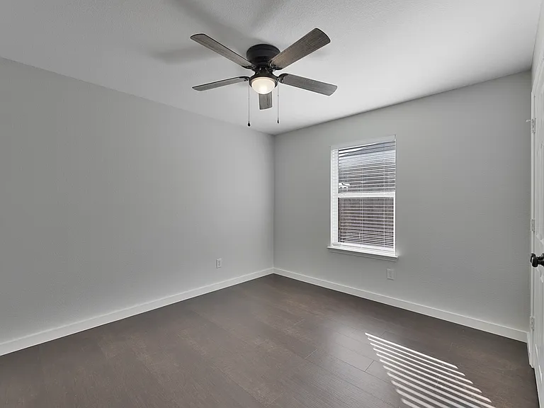605 Clearbrook St — Photo 18