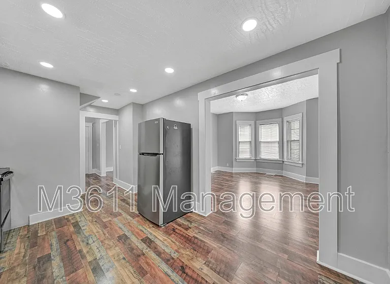 2503 S 8th St — Photo 9