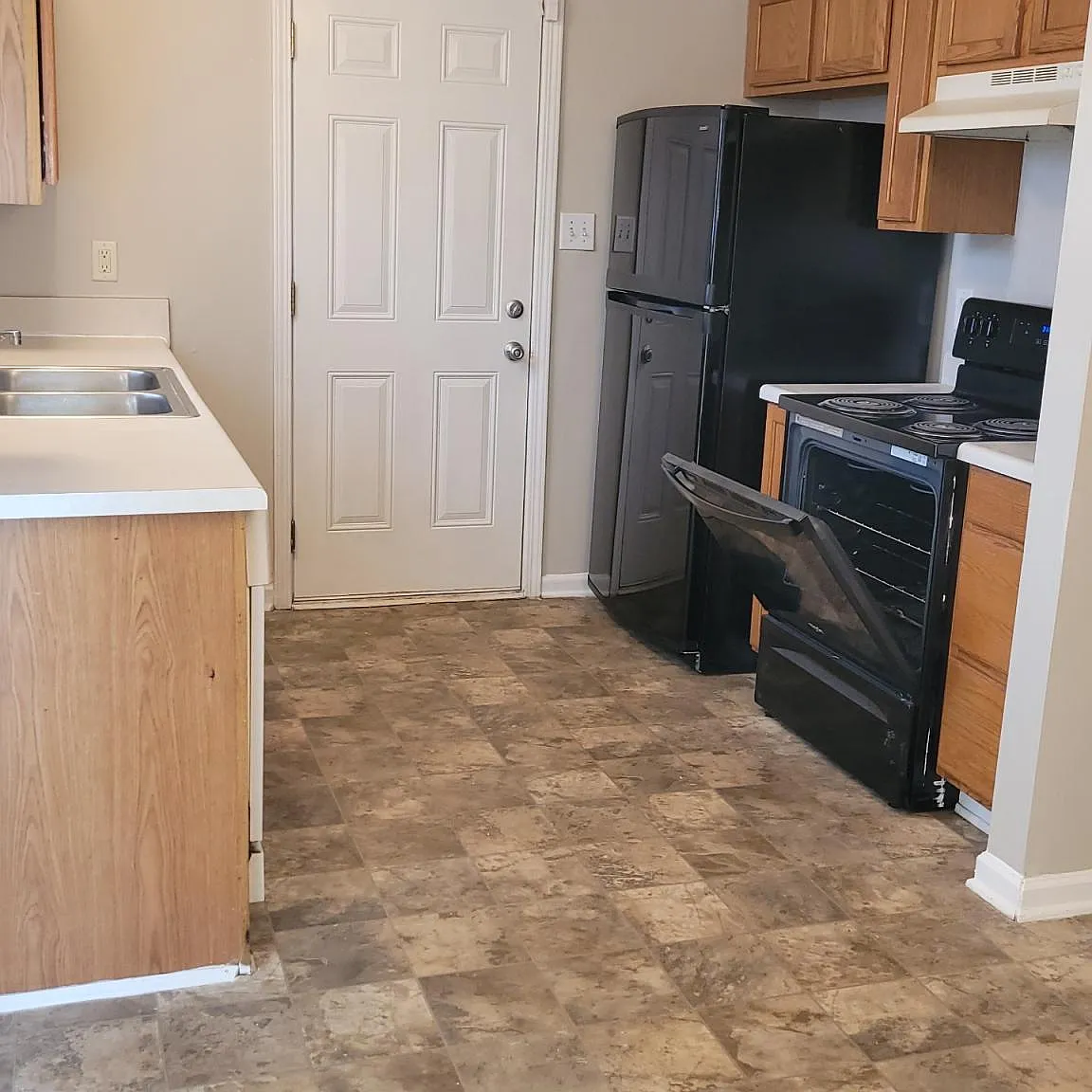 3 bed, 1056 sqft, $1,498 — Photo 4