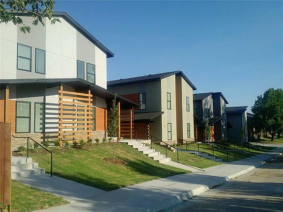 2nd image of 1141 N Storer Ave