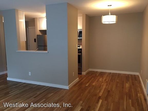 4th image of 1221 Queen Anne Ave N APT 407