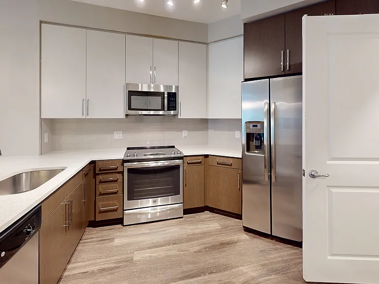 Station on Silver — Photo 61