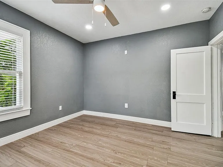 6810 N Navin Ave — Photo 42