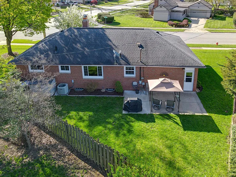 1835 Phelps Ave — Photo 28
