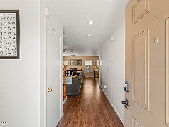 3rd image of 10253 Martinsburg Ct