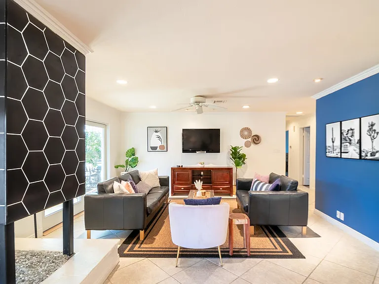 3433 E Lazy Ln — Photo 4
