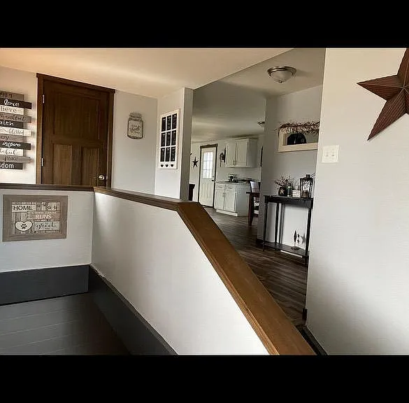 103 Portland St S — Photo 2