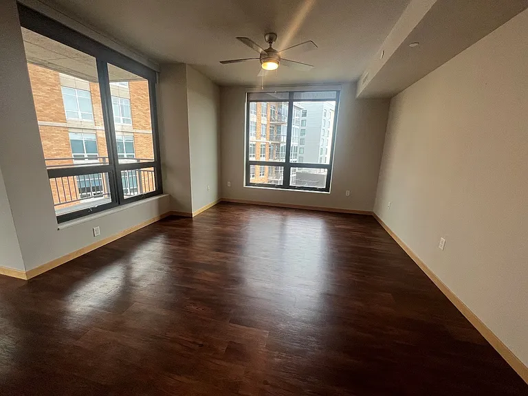 Venture Luxury High Rise — Photo 121