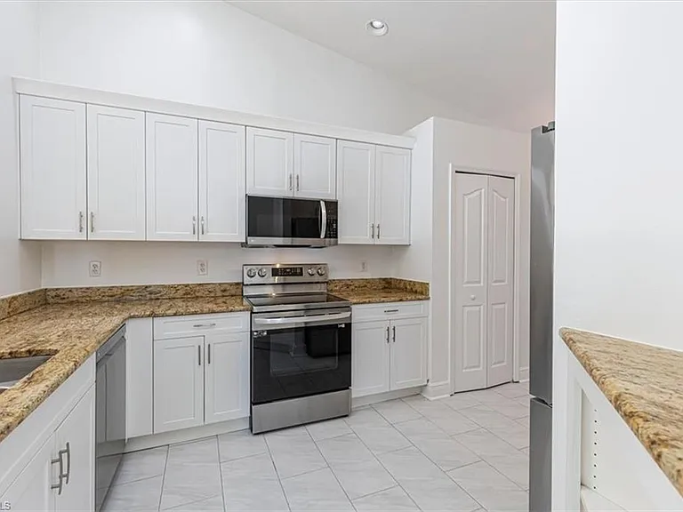 5446 Whitten Dr #19 — Photo 8
