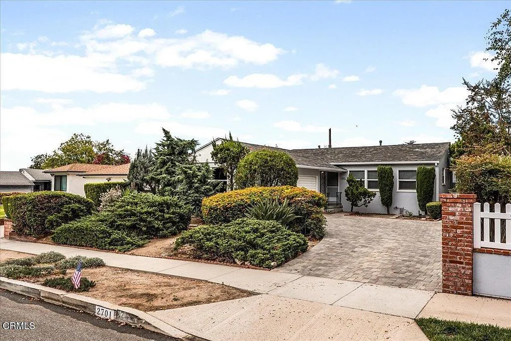 3 bed, 2.0 bath, 1394 sqft, $5,000 — Photo 3