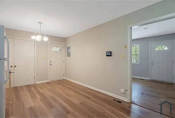 2560 Pine Springs Dr — Photo 3