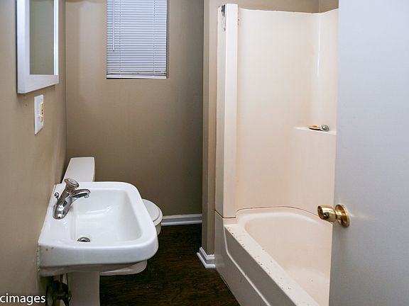 5th image of 3159 W Van Buren St #1