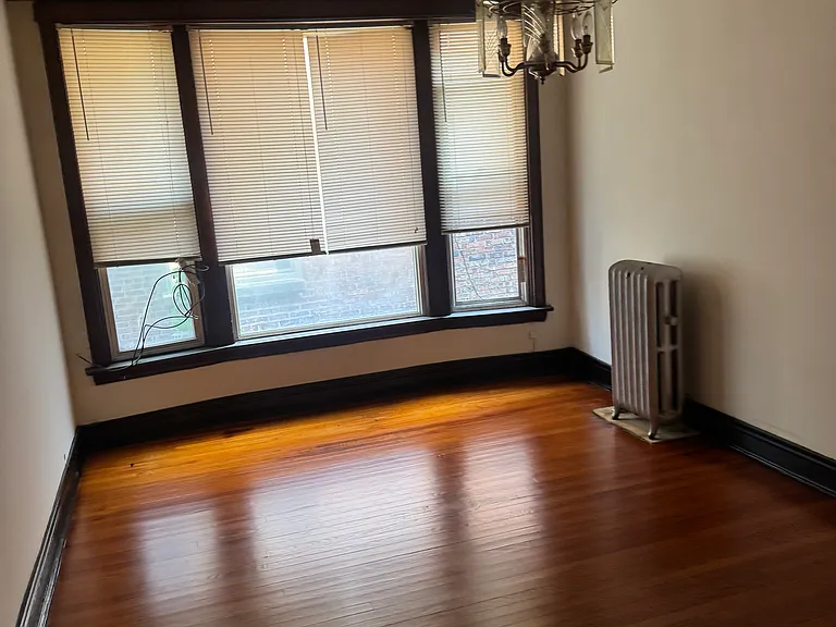 5626 S King Dr #2 — Photo 4