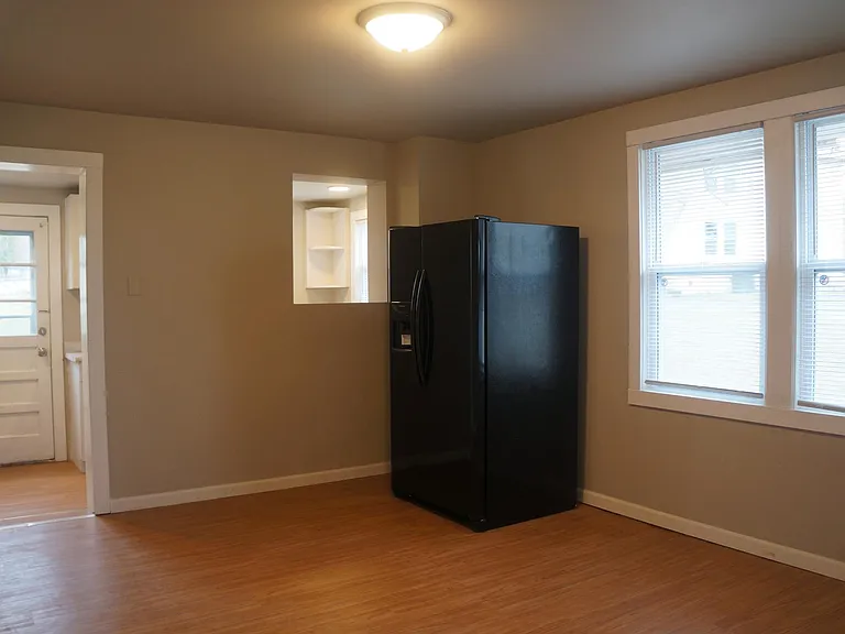 3916 Geraldine Ave — Photo 2