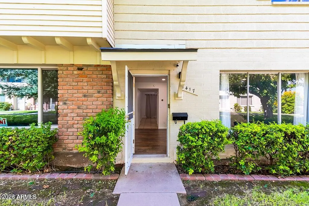 3 bed, 1.5 bath, 1408 sqft, $1,900 — Photo 3