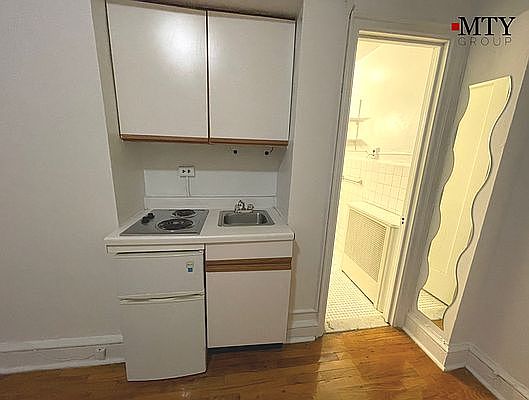 4th image of 155 E 52nd St APT 50J