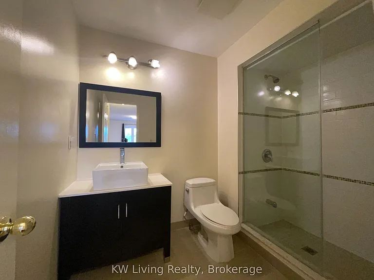 60 Coburg Cres — Photo 21