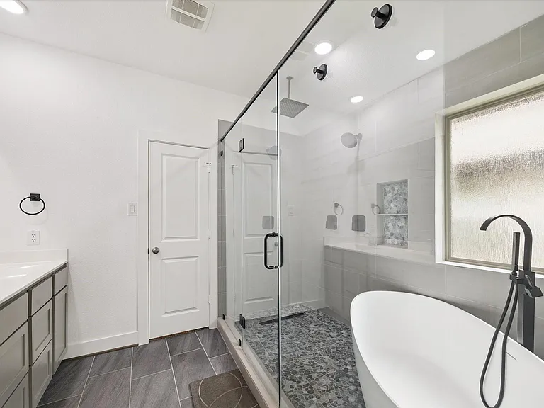 1600 Portia Ln — Photo 11