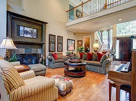 3rd image of 2714 Woods Ln