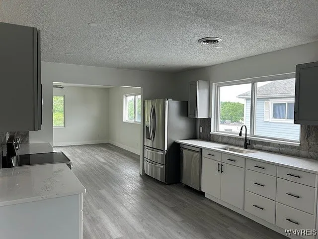755 Center St — Photo 3