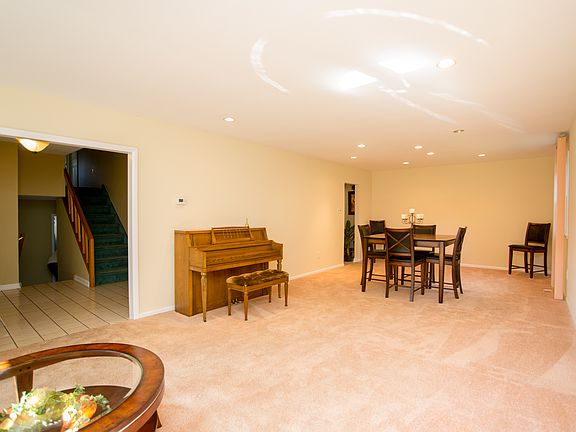 5th image of 20 Redwood Dr