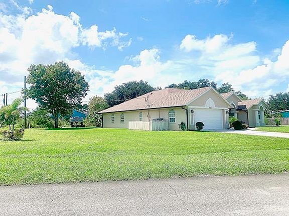 5th image of 1062 SE Coral Reef St