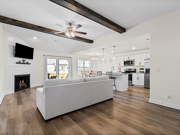 5th image of 405 Pomeroy Dr