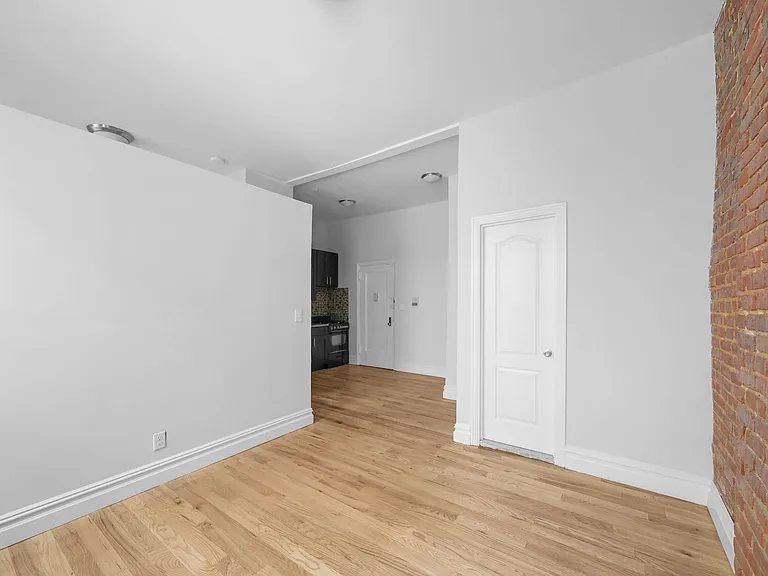 1688 York Ave #2A — Photo 8